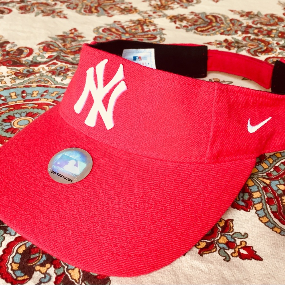 Go Yankees ⚾️ Nike Women’s Wool Team Visor